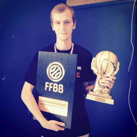 Romain et ses trophées